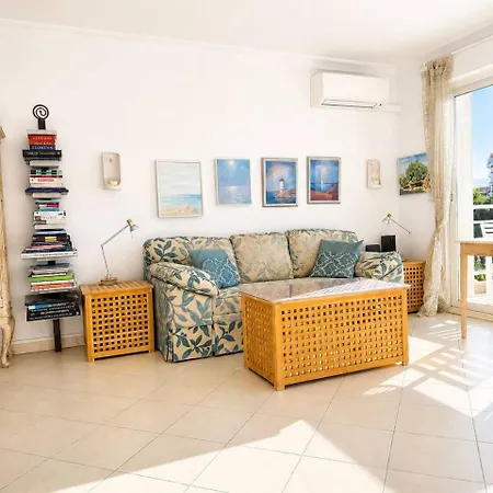 Apartment Near The And Pool *