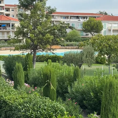 Near The And Pool Apartment *