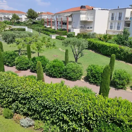 Apartment Near The And Pool